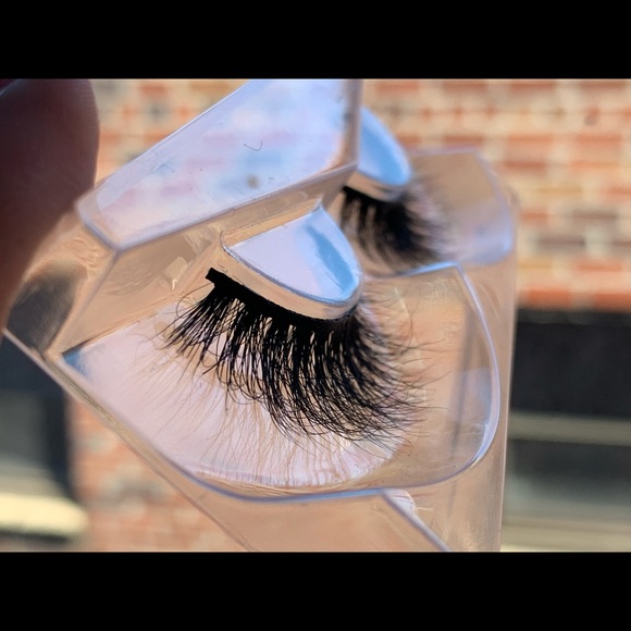 Lashes ✨ - Picture 3 of 4